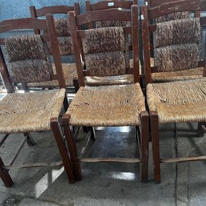 Lote anterior: Juego de 6 Sillas de Madera y Totora Estilo Rústico