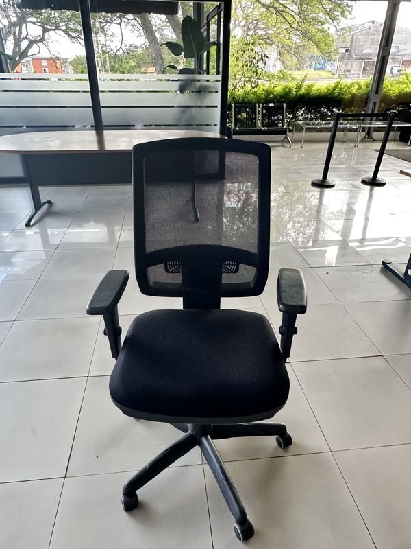 Lote anterior: Silla Ergonómica de Red para Oficina