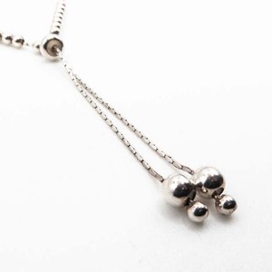Cadena Corbatera de Plata 70cm con Cuentas y Dijes - imagen 2