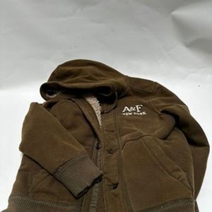 Lote anterior: Campera Abercrombie & Fitch de Algodón con Corderito y Buzo Polo Ralph Lauren