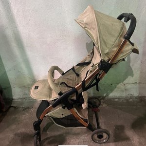 Cochecito de bebé liviano, color beige, plegable - imagen 4