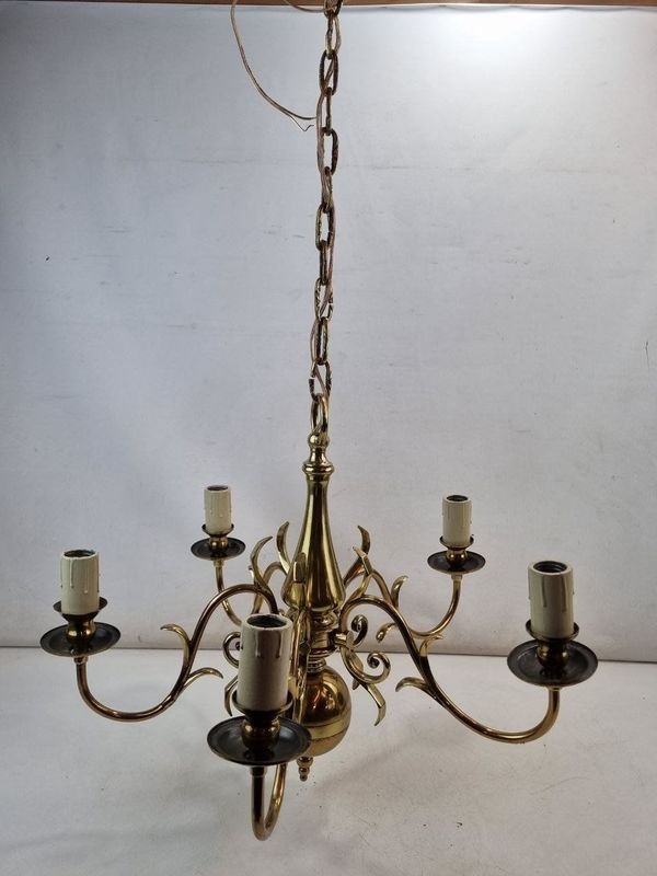 Araña Colgante Clásica de 5 Luces en Metal Dorado