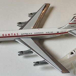 Maqueta Avión Boeing 707 Qantas 1/400 con Accesorios - imagen 1