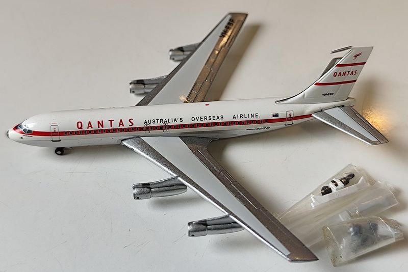 Maqueta Avión Boeing 707 Qantas 1/400 con Accesorios