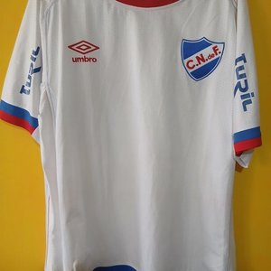 Lote anterior: Camiseta de Utilería Jorge Fucile Club Nacional de Football Umbro Talle XL