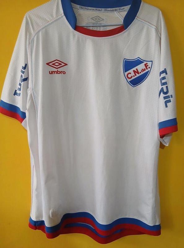 Camiseta de Utilería Jorge Fucile Club Nacional de Football Umbro Talle XL