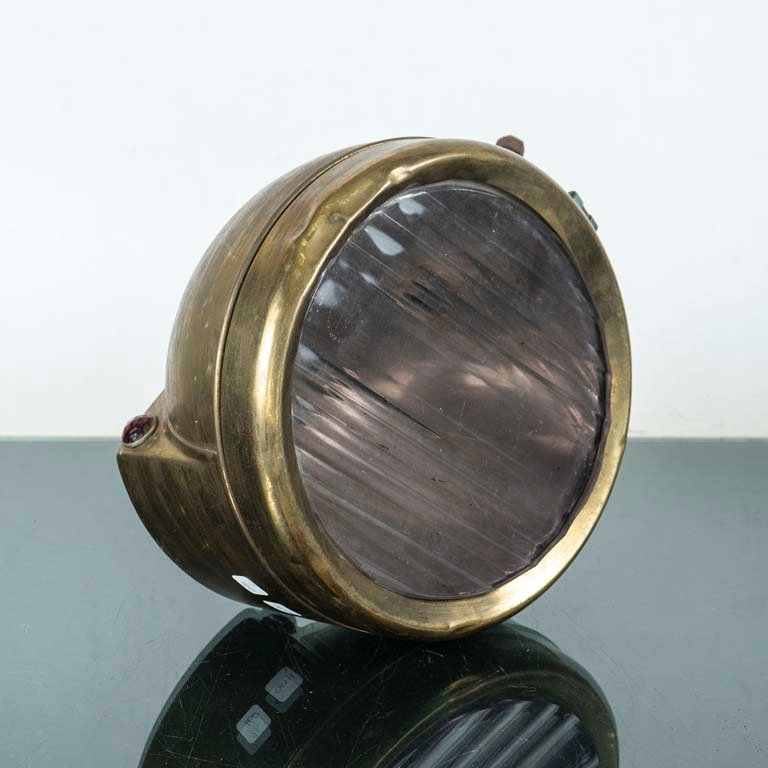 Lote anterior: Foco de metal bronceado - Medidas: 30x25cm