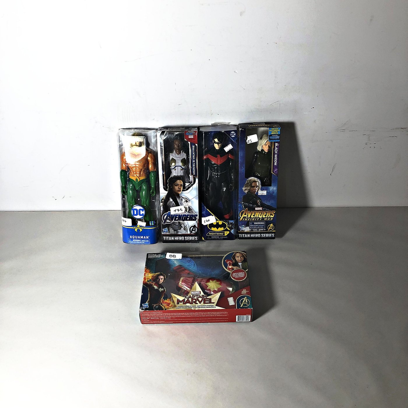 Lote de 5 Figuras de Acción: Aquaman, Batman, Capitán América, Nightwing y Black Widow