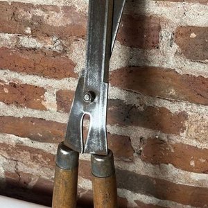 Tijera de Podar Profesional de Acero con Mangos de Madera - imagen 4
