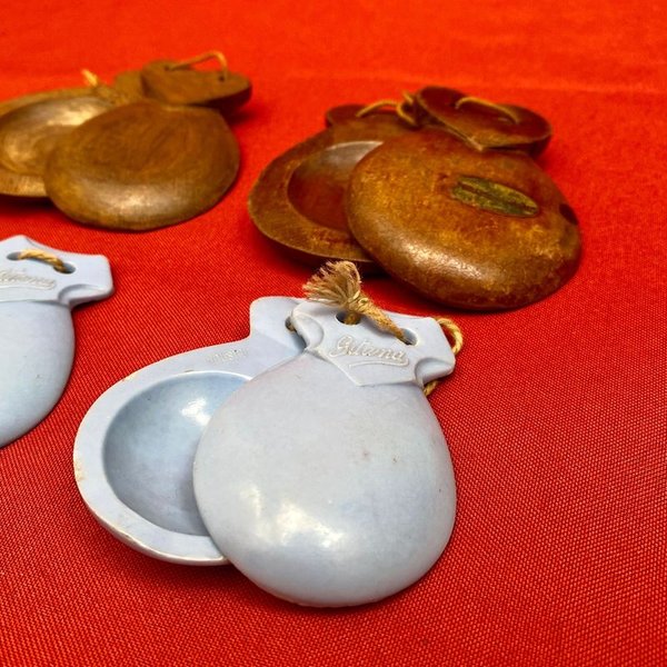 Antiguas Castañuelas de Madera y Metal - imagen 3