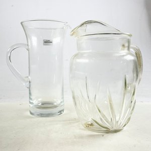 Dos Jarras de Vidrio Transparente, 24 y 26 cm - imagen 3