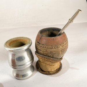 Set de 3 Mates y Portalápices de Cuero Repujado - imagen 3
