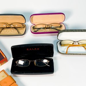 Lote de 4 pares de lentes de aumento con estuches y billetera - imagen 2