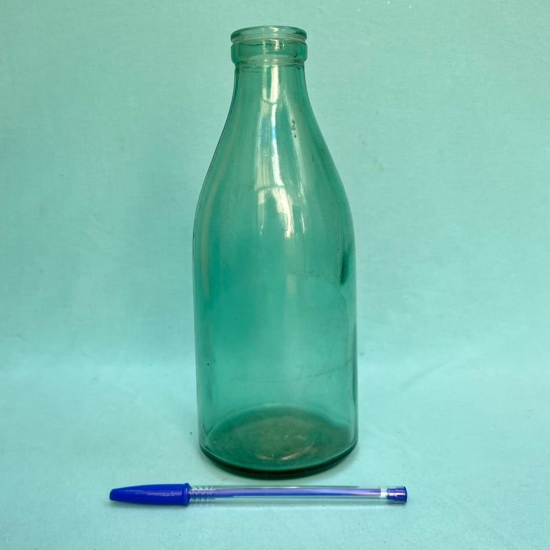 Antigua Botella conaprole de 1 litro. B). Altura 24.5 cm.