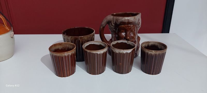 Lote siguiente: Vasos y jarritas de cerámica