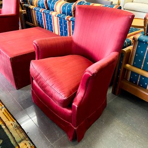 Juego de Sillones y Mesa Auxiliar Tapizados en Rojo - imagen 2