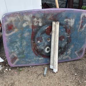 Lote anterior: Mesa de madera con 3 patas