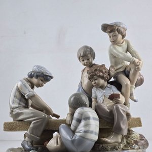 Grupo de niños jugando, tapa de catálogo Zafir S.A. - imagen 2