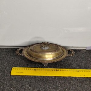 Lote anterior: Centro de Mesa Ovalado Italiano en Metal Sellado con Tapa y Asas