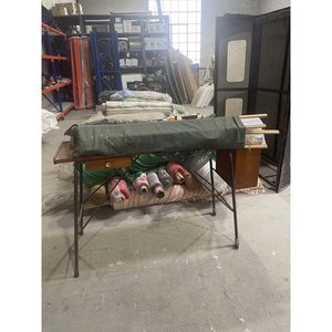 Lote siguiente: Máquina de Tejer Antigua con Accesorios y Mesa de Trabajo