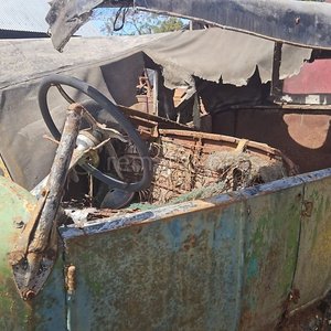 Automóvil Antiguo Rústico para Restaurar - imagen 2