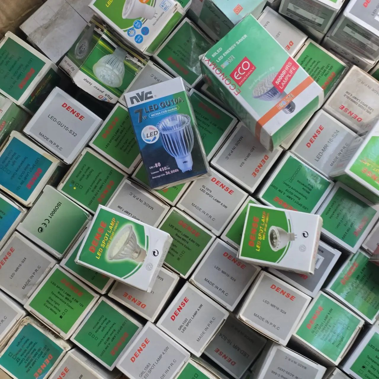 Lámparas LED en caja - imagen 2