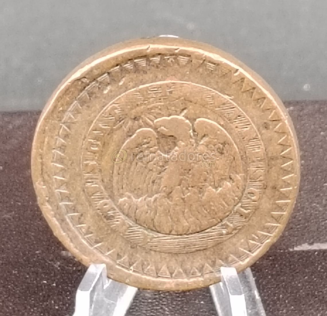 Moneda Antigua de Bronce con Escudo Nacional