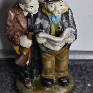 Figura de Porcelana Biscuit: Dos Hombres Leyendo un Periódico - imagen 4