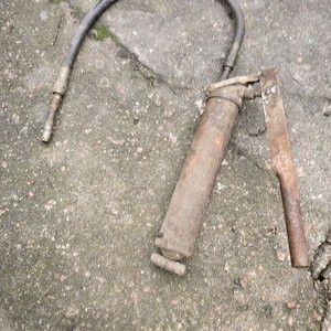 Bomba de Engrasar Antigua Operativa - imagen 2