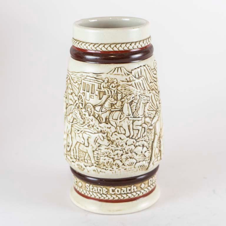 Lote siguiente: Jarra de cerveza de porcelana con relieve