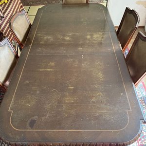 Juego de Comedor Clásico: Mesa y 6 Sillas de Madera con Incrustaciones y Tapizado de Cuero - imagen 20