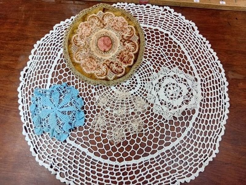 Lote Vintage de 5 Carpetas y Tapetes Decorativos Artesanales