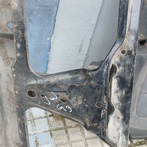 Lote de 32 Piezas de Autopartes: Caretas, Guardabarros y Más - imagen 13