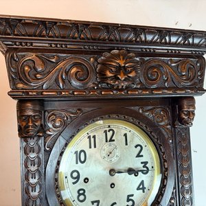 Reloj de Pie Estilo Renacimiento en Nogal Tallado con Máquina Gustav Becker - imagen 4