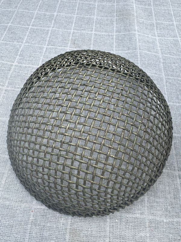 Cesto o Florero de Metal Repujado con Asa y Cúpula de Malla - imagen 7