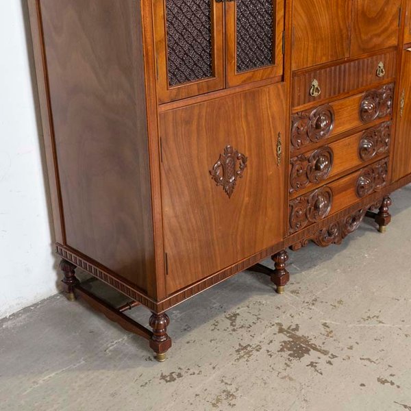 Aparador Tudor tallado con ocho puertas y cuatro cajones - imagen 2