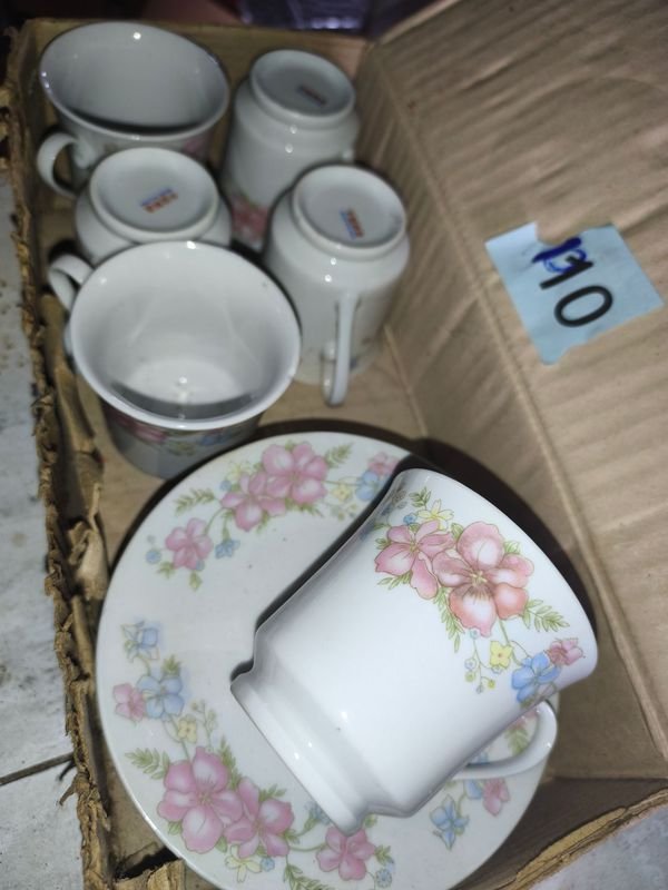 Juego de Café de Porcelana con Flores - 12 Piezas