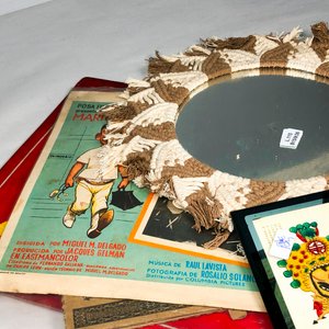 Lote de 4 piezas: Espejo con crochet, cartel publicitario y láminas - imagen 4