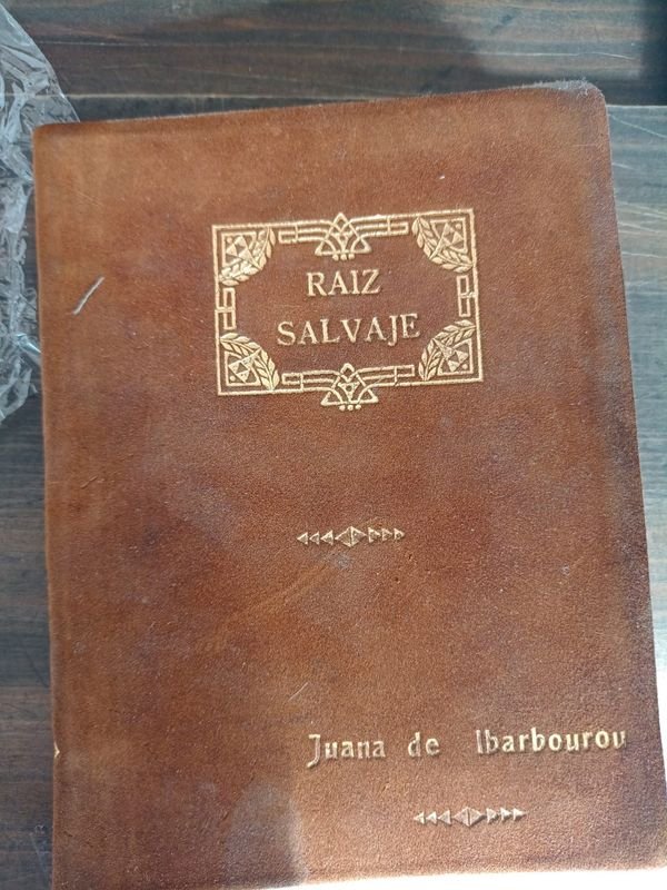 Libro Raíz Salvaje de Juana de Ibarbourou, Edición 1922 - imagen 1