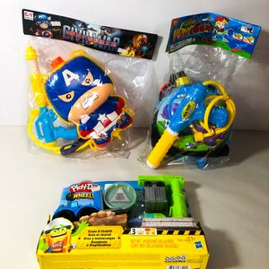 Lote anterior: Dos Mochilas con Pistola de Agua y Juego de Construcción Play-Doh