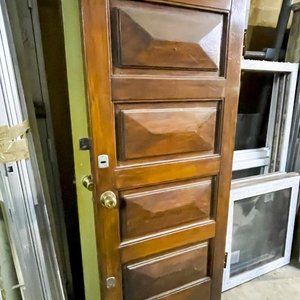 Hoja de Puerta de Madera Oscura con Diseño de Paneles - imagen 1