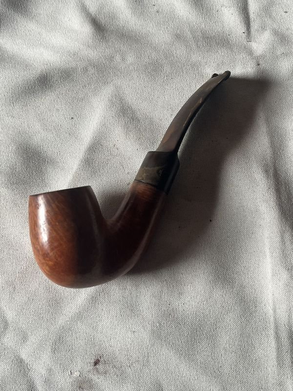 Pipa curva 'Lars of Denmark' para fumadores