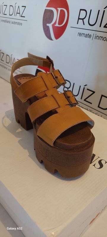 Calzado talle 34 - Zapatos de cuero en excelente condición - imagen 4
