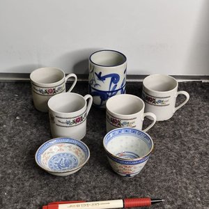 Lote anterior: Lote de Tazas y Cuencos de Cerámica con Diseños Orientales
