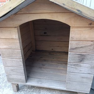 Cucha de Madera Maciza para Mascota con Techo a Dos Aguas - imagen 3