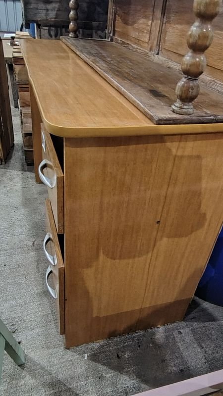 Escritorio en MDF con detalles - imagen 4
