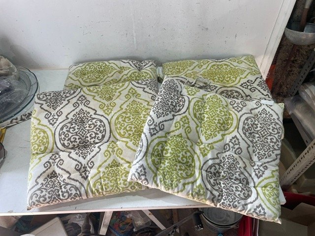 Lote anterior: Almohadones de diseño geométrico