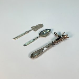 Set de 3 Piezas de Servir: Pinza para Espárragos, Colador de Té y Pala para Masas - imagen 1