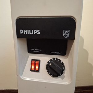 Estufa Eléctrica Philips 6 Paneles y Tabla de Planchar Plegable - imagen 3
