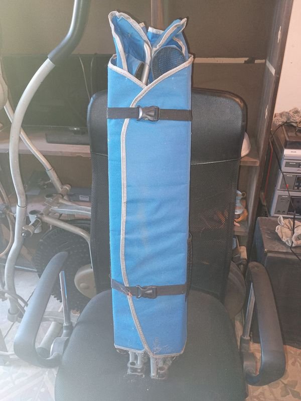 Silla playera con sombrilla y accesorios
